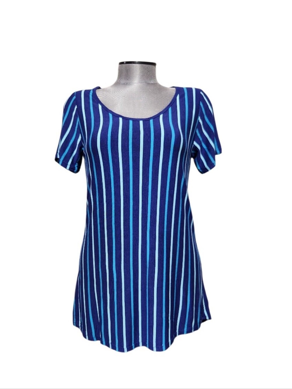 LuLaRoe Classic T Shades Of Blue Vertical Print (S)